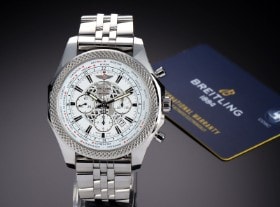 Breitling for Bentley 'B05 Unitime'. Oversize herreur i stål med hvid skive, ca. 2010'erne