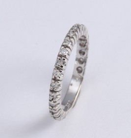 Ulrich Design. Alliance of 14 kt. white gold, total approx. 0.42 ct.