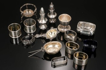 Korpus sølv. Forskellige mindre dele af forskellige sølvmestre. (18)