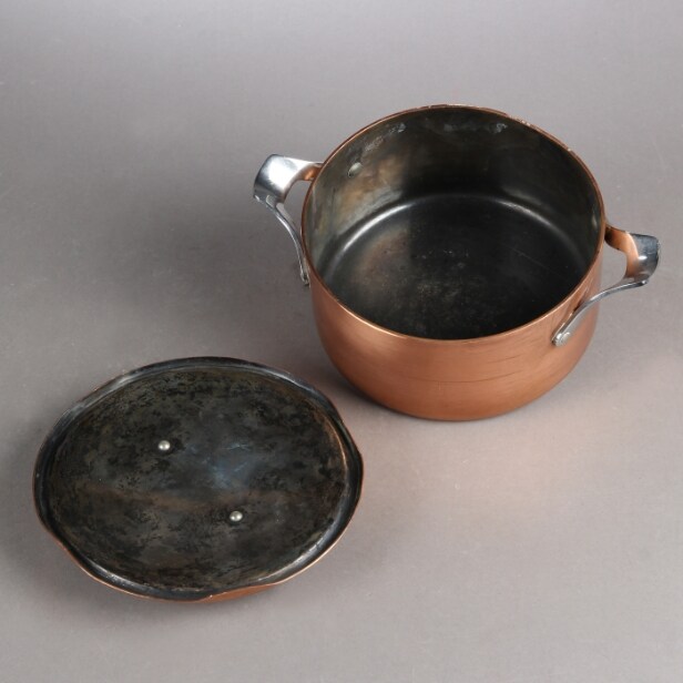 Henning Koppel for Georg Jensen m.fl. En samling pander/gryder af kobber (5)