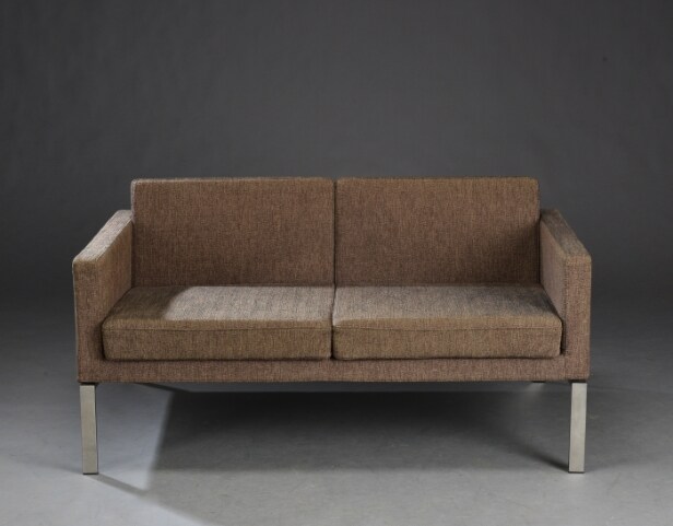 C.F. Møller Topersoners sofa med stel af metal model CFM 06