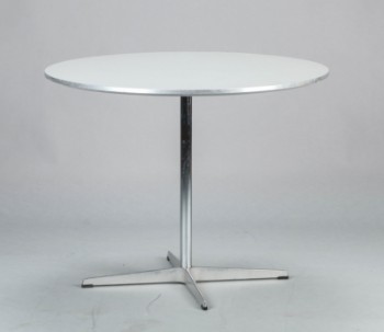 Arne Jacobsen . Rundt cafébord Ø. 90 cm.
