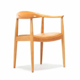 Hans J. Wegner (1914-2007) for PP Møbler: 'The Chair' armstol af kirsebær, model PP501