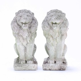 A pair of garden figures in the shape of lions (2)