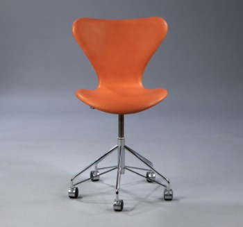 Arne Jacobsen. Kontorstol, Syveren, anilin læder, model 3117