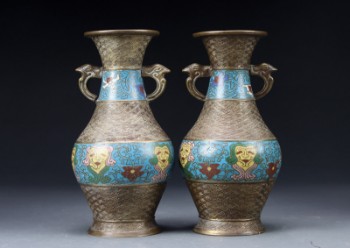 Et par kinesiske cloisonné vaser. 20 årh. (2)