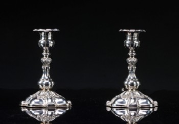 Cohr. Par barokformede lysestaget af sølv (2)