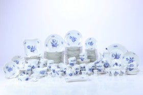 Royal Copenhagen. Blå Blomst. Service af porcelæn (198)