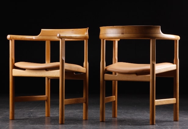 Hans J. Wegner. Stole af eg, model PP-62. (2)