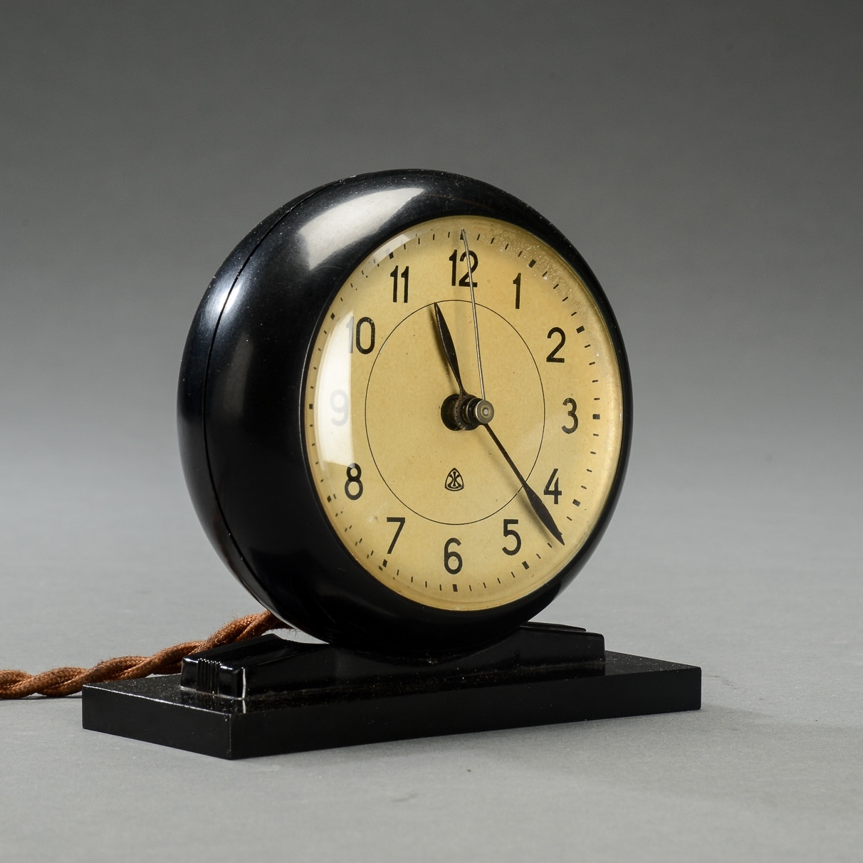 arne-jacobsen-v-kkeur-af-bakelit-lauritz