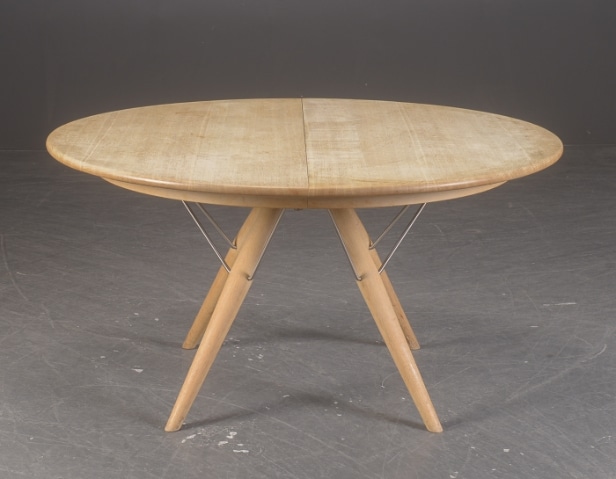 Hans J. Wegner. Spisebord, model PP75