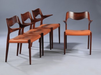 N. O Møller. Sjælden sæt på fire armstole i palisander, model 55. (4)