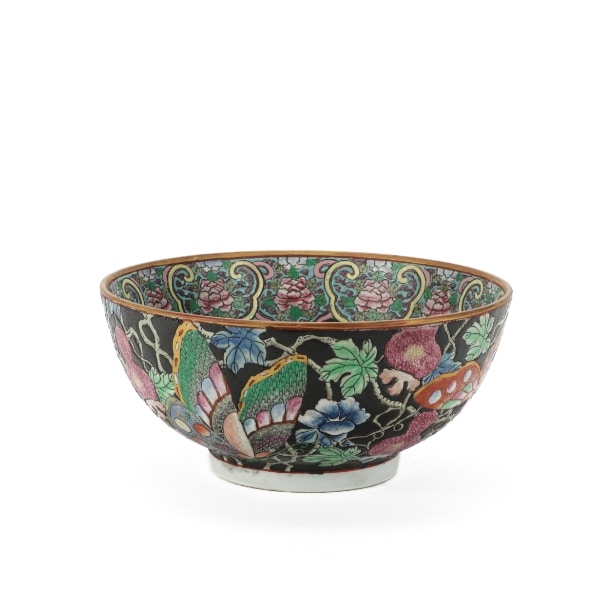 Chinese 'famille noire' porcelain bowl, 1900s