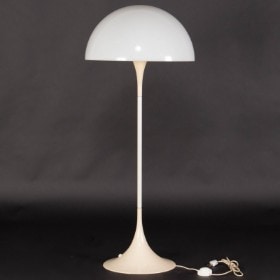 Verner Panton for Louis Poulsen. Stander- / gulvlampe - 'Panthella'