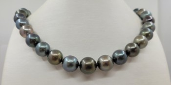 Tahiti pearl necklace