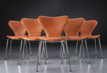 Arne Jacobsen. Seks syverstole model 3107, cognacfarvet anilinlæder (6)