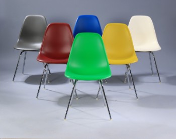 Charles Eames. Sæt på seks skalstole i multicolour, model DSX. (6)