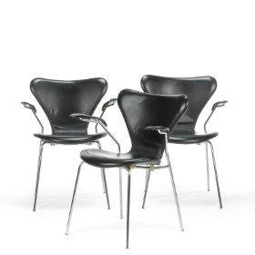 Arne Jacobsen. Tre armstole 'Syveren', model 3207 (3)