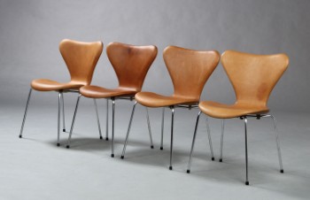 Arne Jacobsen. Sæt på fire stole model 3107 (4)