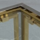 Sofabord af forkromet stål samt messing, bordplade af glas 