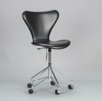 Arne Jacobsen. Kontorstol på hjul, model 3117