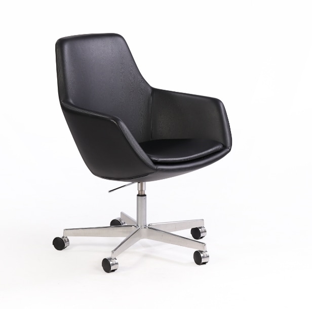 Arne Jacobsen. Kontorstol i sort læder, model 3211 'Lille Giraf'