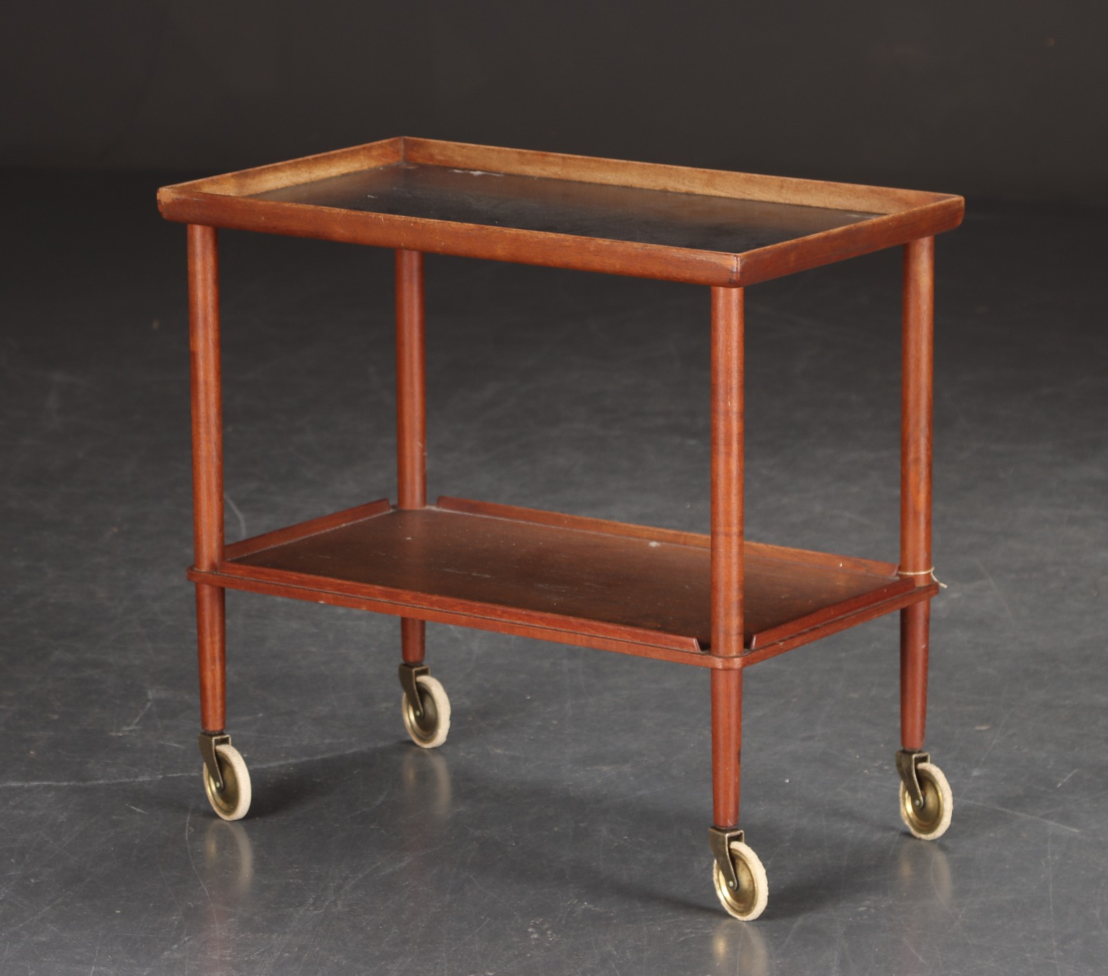 Søborg Møbler. Bakkebord Teak, 1950-60'erne | Lauritz.com