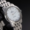 Omega 'De Ville Prestige'. Dameur i stål med brillantbesat perlemorsskive - boks + cert. 2019