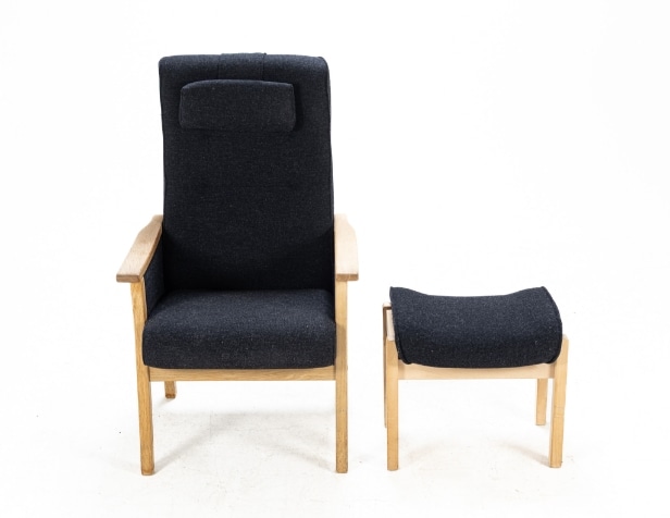 Danish furniture manufacturer: Otium armchair with stool, oak (2)