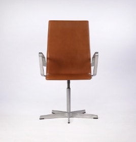 Arne Jacobsen. Oxford armstol i cognac walnut elegance anilin læder