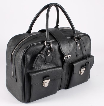 Louis Vuitton Black Taiga Ivan Carry On. Rejse / weekend taske