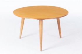 Hans J. Wegner. Cirkulært sofabord af eg