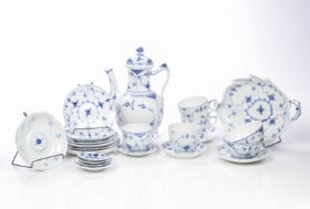 Royal Copenhagen, Bing & Grøndahl. Samling musselmalet service af porcelæn (23)