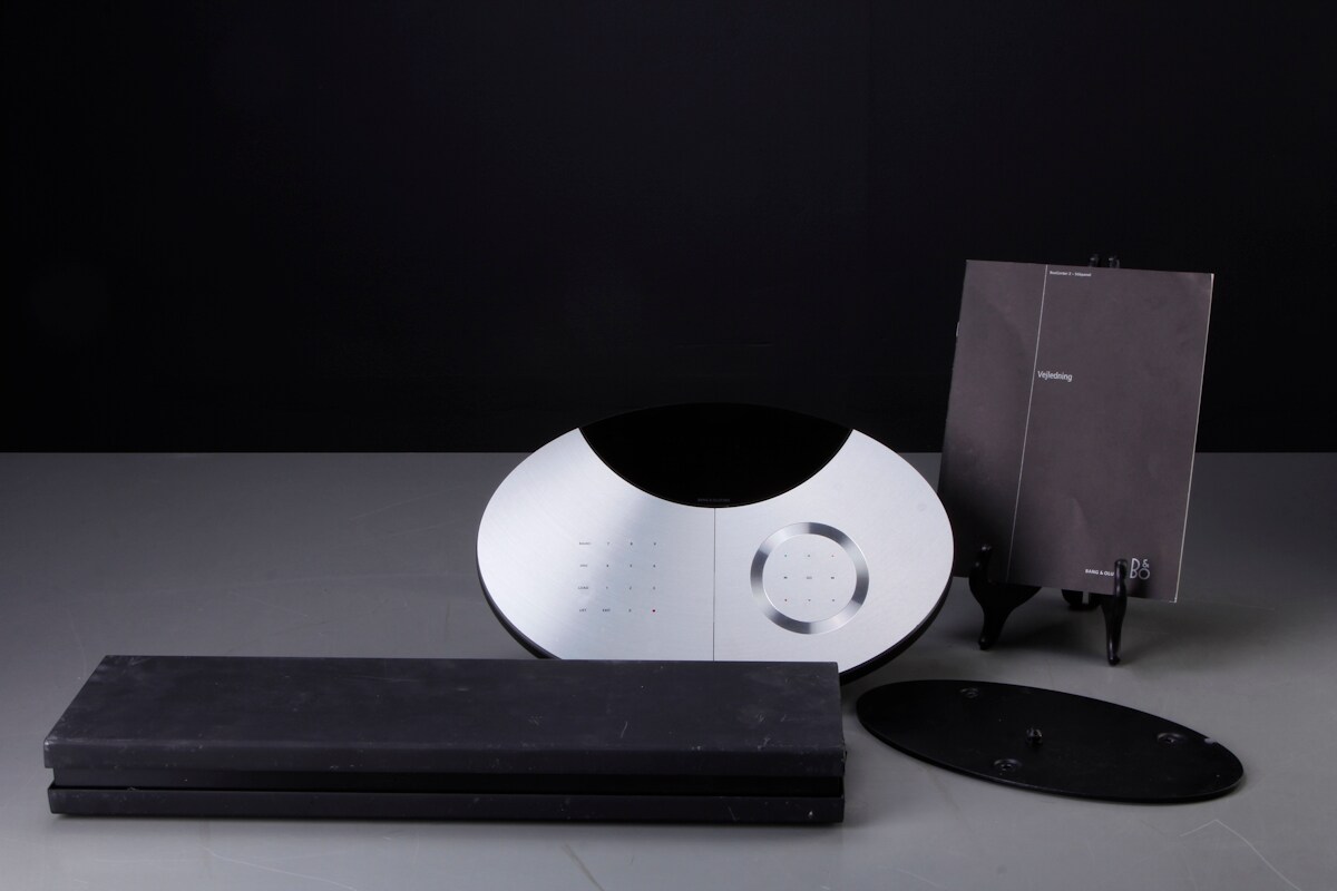 Bang og Olufsen. Beocenter 2 master unit samt Beocenter 2 socket unit. (2)