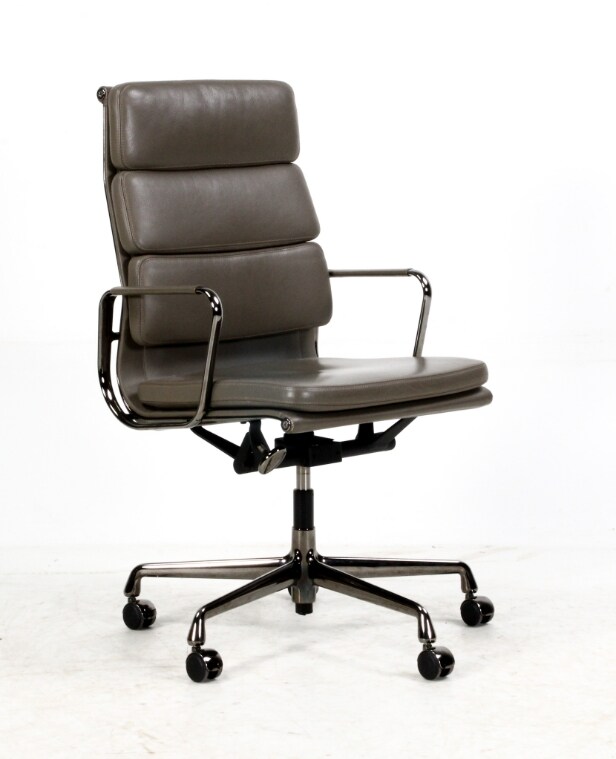 Charles Eames. Soft Pad højrygget kontorstol, model EA -219 Full leather