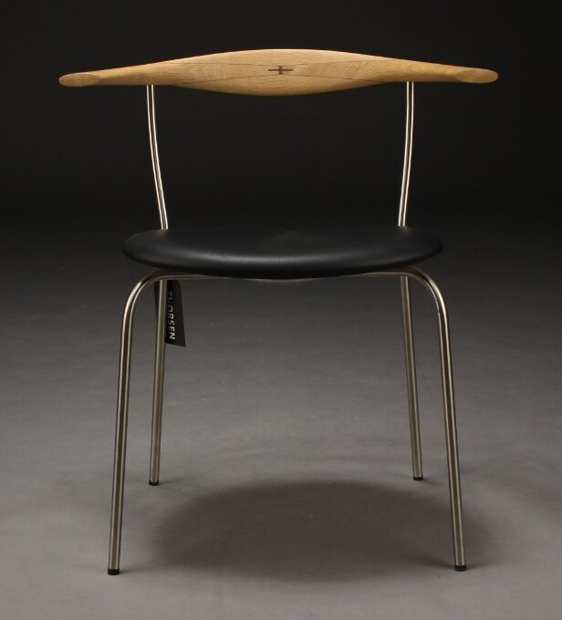  Hans J. Wegner, stol model PP-701