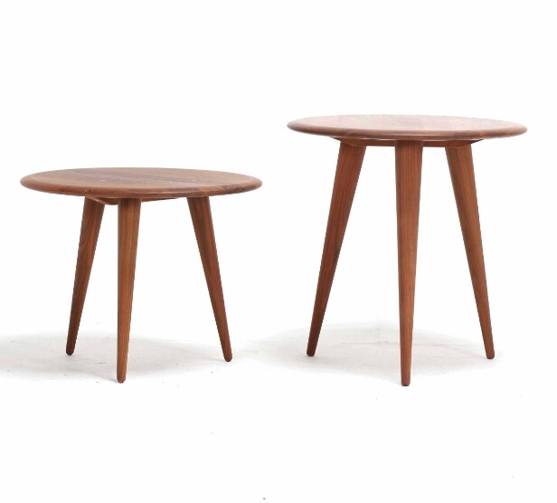 Nissen & Gehl for Aksel Kjersgaard: Naver Collection, et par sofaborde af valnød, model AK2510 (2)