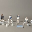 Samling Bing & Grøndahl. Royal Copenhagen figurer samt Bjørn Wiinblad platter (21)