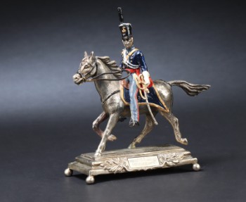Atelier Mitarotonda. Italiensk figur af sølv i form af ridende officer fra det hollandske husarregiment
