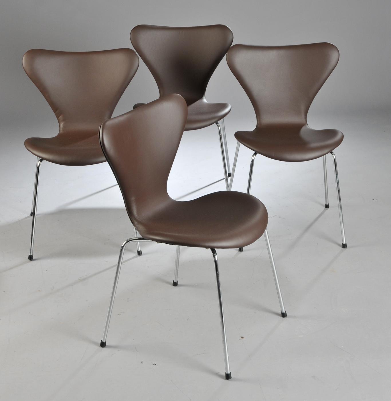 Arne Jacobsen 1902- 1971. Fire stole model 3107 'Syveren' nybetrukket ...
