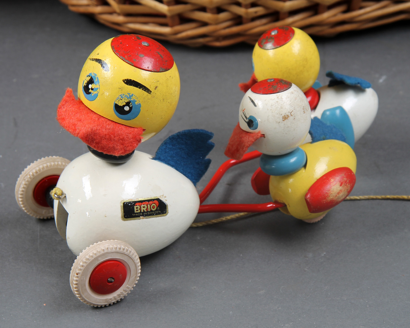Rengør rummet indgang Overleve Samling legetøj bl.a. dukke, Brio ænder mm., 1900-tallet | Lauritz.com