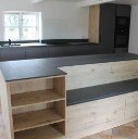 Nolte Küchen. Komplet køkken med køkkenø, bordplade i skifer m/ underlimet vask, samt fuld Bosch hvidevarepakke.