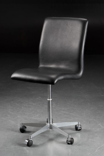 Arne Jacobsen. Oxford stol. Sort anilin læder