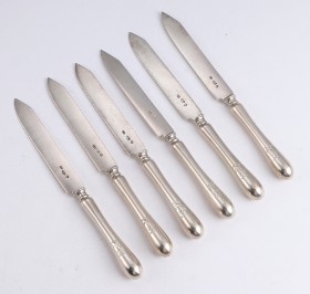 A set of silver Russian fruit knives, late 19th century (6)