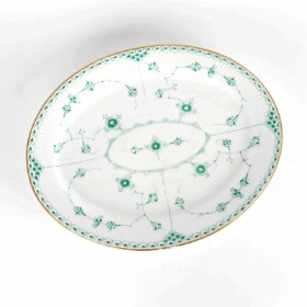 Royal Copenhagen: Mussel-painted half-lace dish with green overglaze painting, 1894-1900