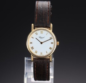 Chopard 'Classique'. Dameur i 18 kt. guld med hvid skive, ca. 1990'erne