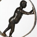 Pierre Martin. Skulptur af patineret bronze: 'Holde hjulene igang', H. 62 cm