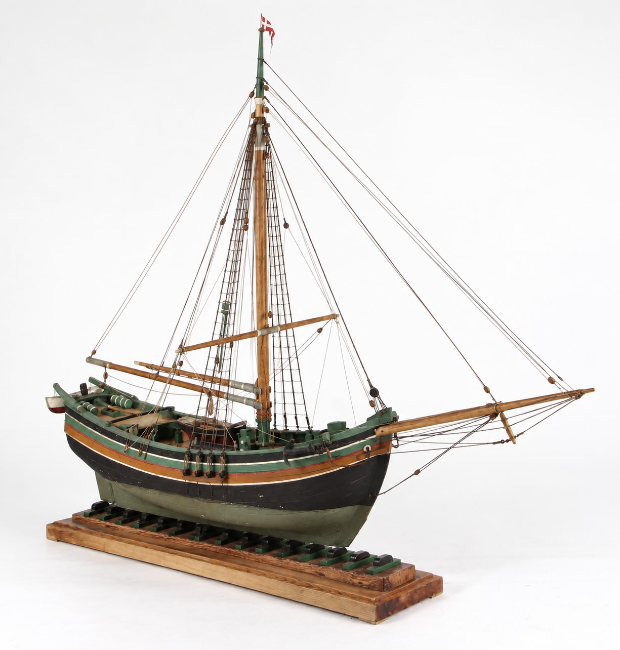 Ship model. Frame-built model of 18th century hunting ship