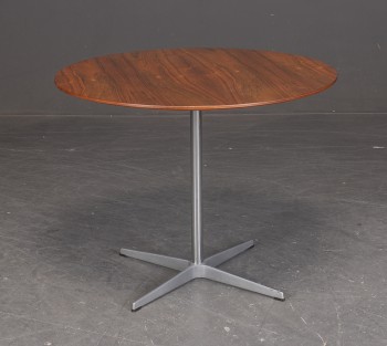 Arne Jacobsen. Cirkulært spisebord af palisander