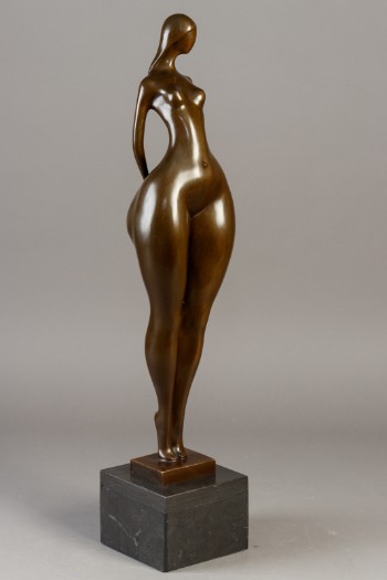 Figur af patineret bronze